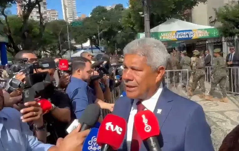 Jerônimo destaca memória da resistência durante desfile de 7 de Setembro em Salvador
