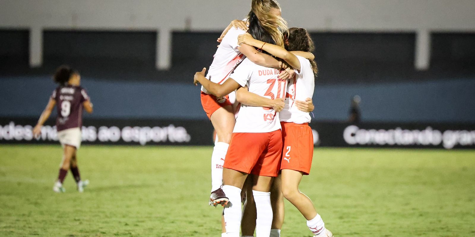 Bragantino abre vantagem sobre Ferroviária nas quartas
