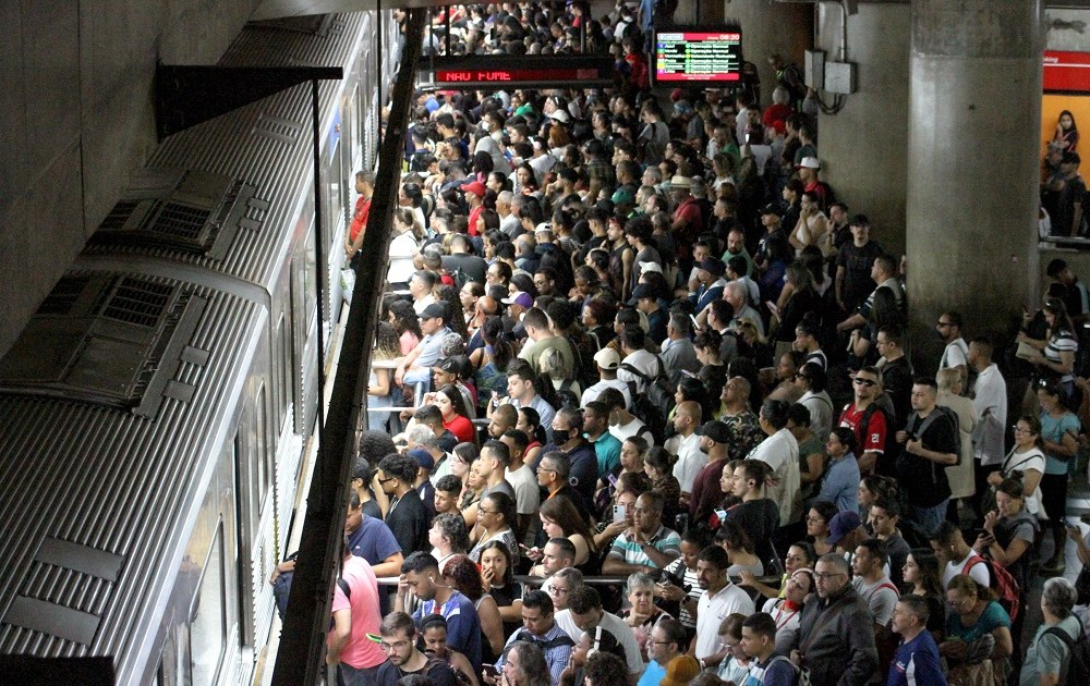 Falhas nas linhas 1-Azul e 5-Lilás do Metrô de SP provocam atrasos nesta sexta-feira