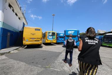 Procon-BA fiscaliza empresas de ônibus em Salvador e identifica 544 veículos parados em cinco garagens | SECOM
