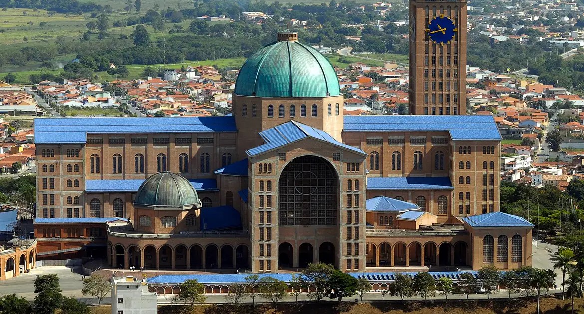 Santuário de Aparecida terá missas, consagração e procissão no feriado