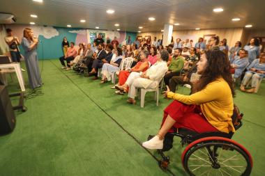 Sesab recebe ministra dos Direitos Humanos para apresentar rede de cuidado à pessoa com deficiência | SECOM